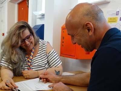 2 people filling in paperwork